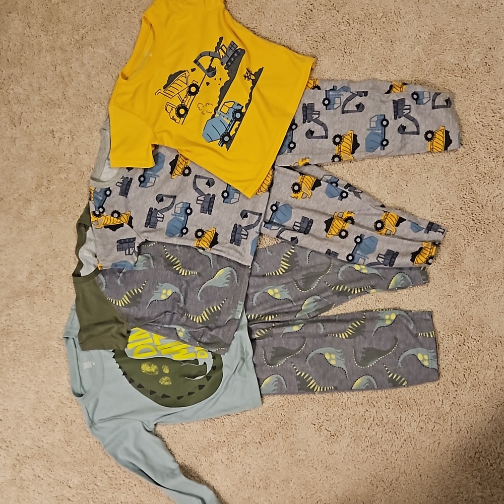 Bundle / lot / set Boys 4T pajamas